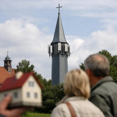 Školy a kostely vydělávají na vysílacích věžích – místní majitelé